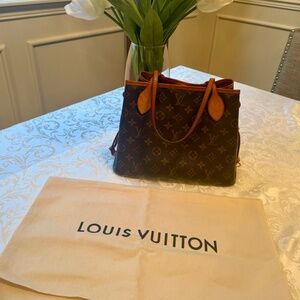 Louis Vuitton PM Neverfell